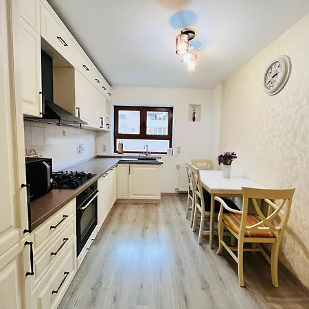 Meg's Cozy Апартаменты Брашов